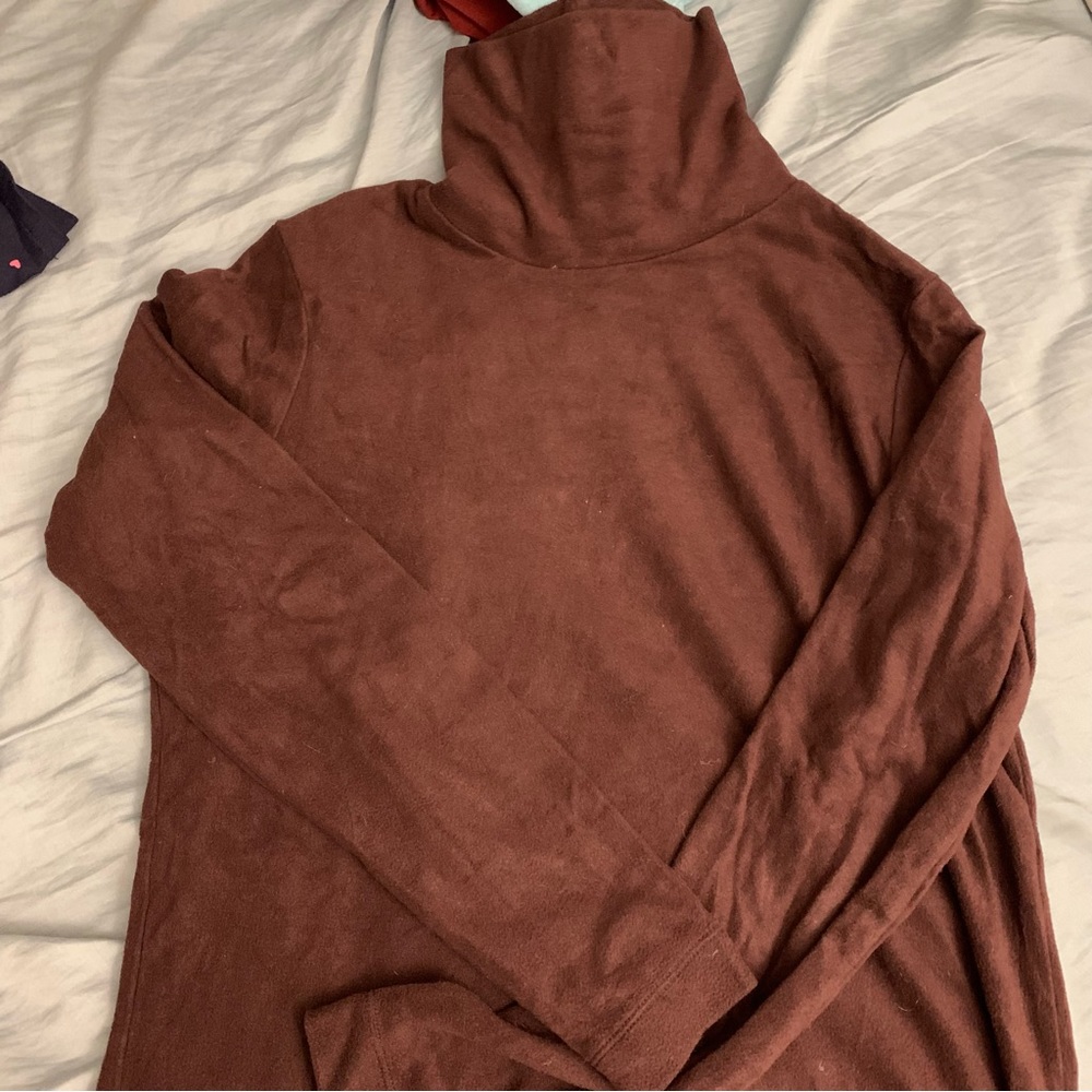 Uniqlo heattech long sleeves turtle neck tee deep Burgundy